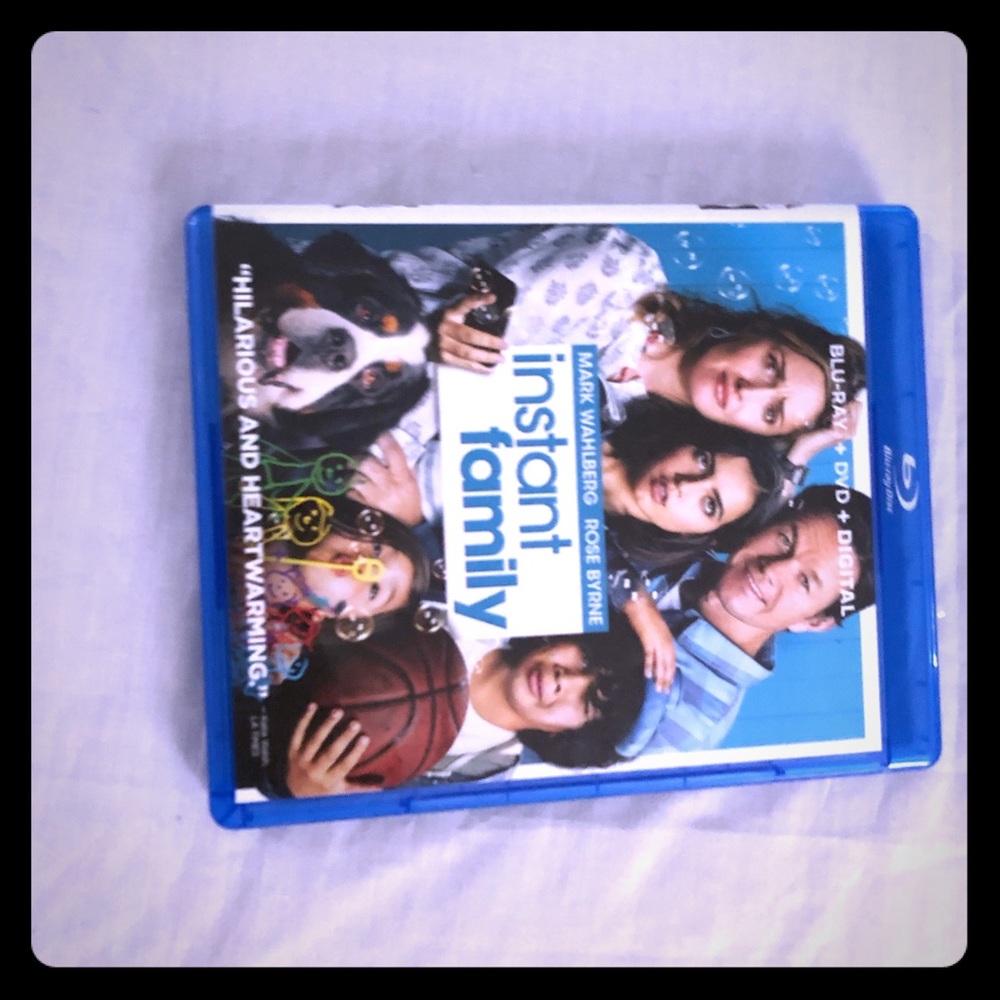 Blue ray and DVD 2019 instant family